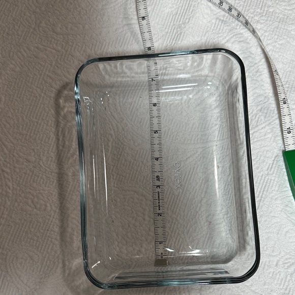 4 Pyrex Glass Containers with Red Lids - Picture 3 of 3